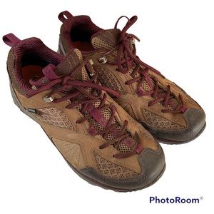 MERRELL Women’s hiking shoe sneaker Vibram tread brown and purple size 8